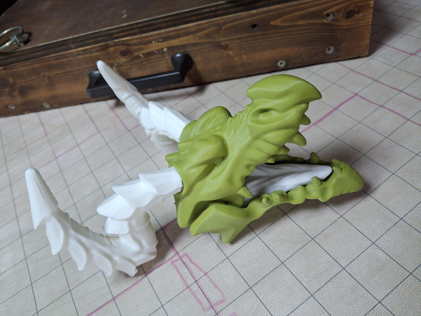 Dragon Puppet | 3D Printed Dragon | Customizable Horns | 2 Sets of Horns | Tame your Dragon | Puppet